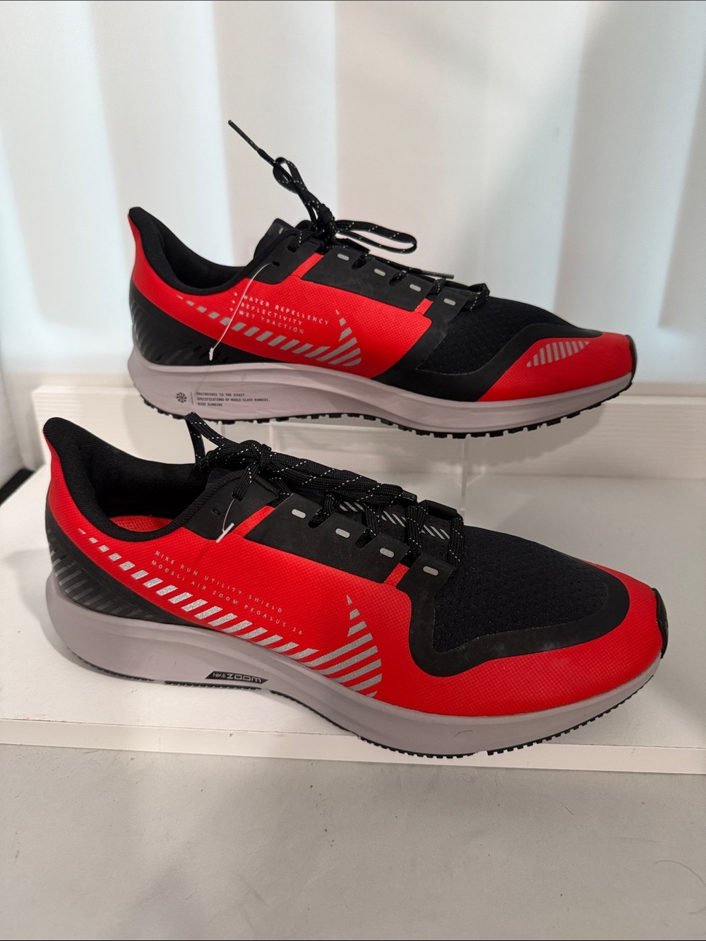 Nike Men's Red and Black Athletic Training Shoes